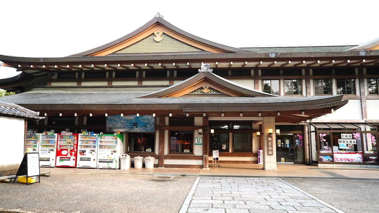 仁和寺の御室会館に宿泊 食事やお風呂など全て解説 Spot